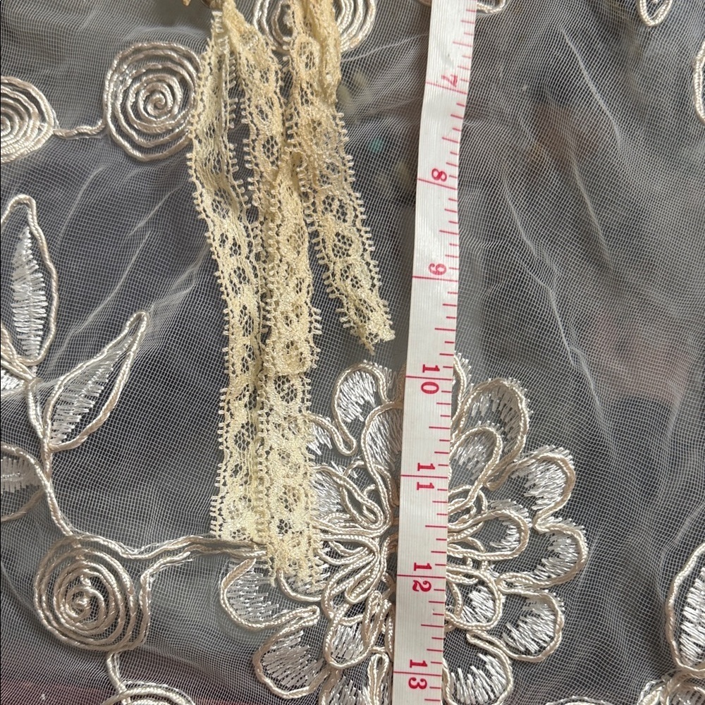 Floral Green and Gold Necklace - Picture 6 of 8